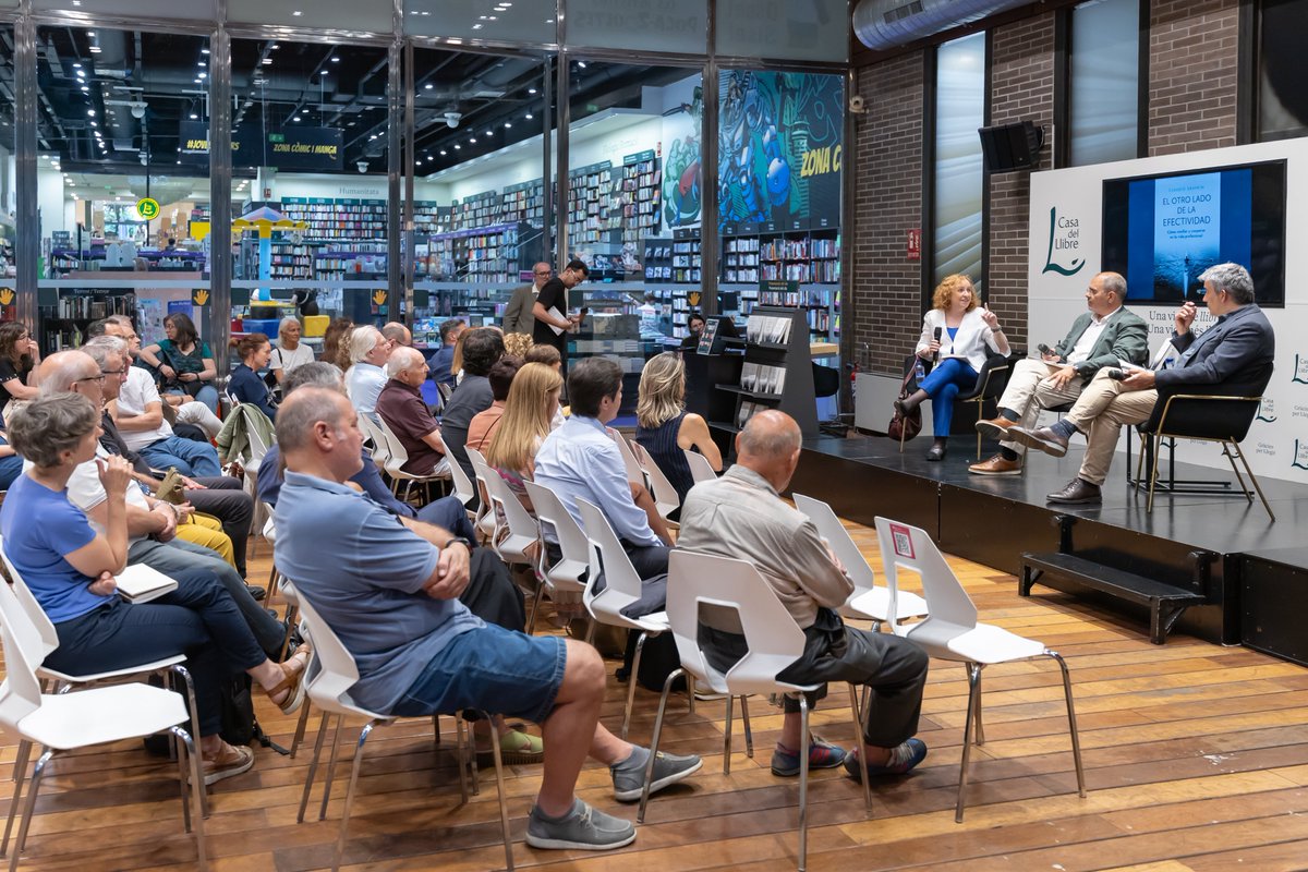 profiteditorial's tweet photo. El pasado miércoles 27 de mayo estuvimos en Barcelona con Claudio Drapkin en la presentación de su nuevo libro 'El otro lado de la efectividad'.

Descubre más sobre el libro: https://t.co/jLMG2Glje6 https://t.co/kFV6cj6y21