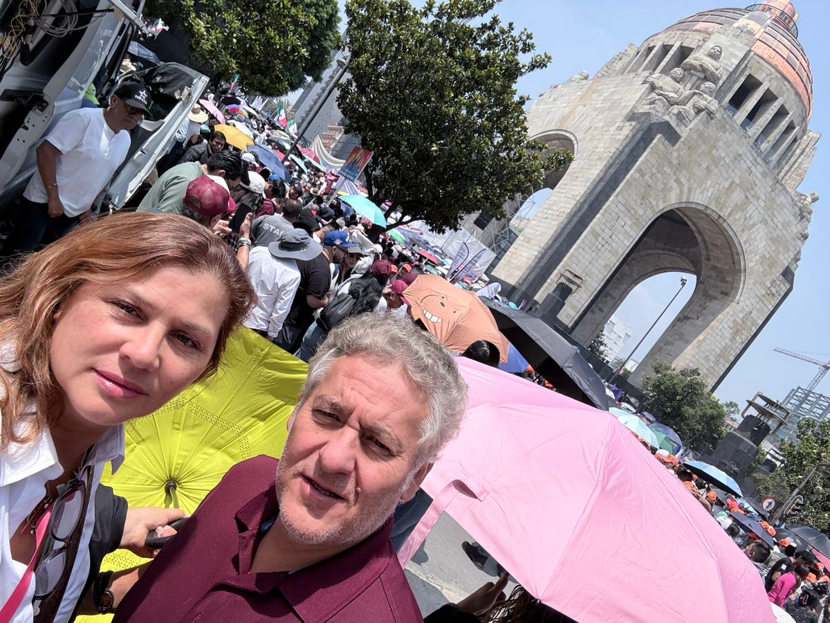 Juansabinesg's tweet photo. Desde el Monumento a la Revolución, acudimos junto a miles de mexicanas y mexicanos a escuchar el mensaje de la Presidenta Claudia Sheinbaum, lleno de resultados y buenas noticias para México 🇲🇽.
#ClaudiaDaResultados https://t.co/atTAeaeXEp