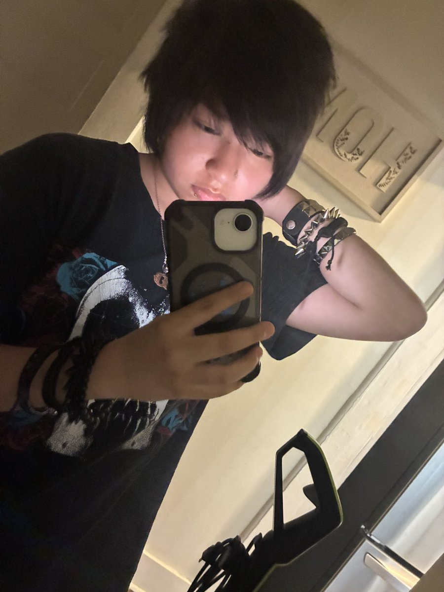 𝙳𝚢𝚛𝚊𝚗 ‧₊ ♪˚⊹ 𝚂𝚑𝚞𝚏𝚏𝚕𝚎 tweet media