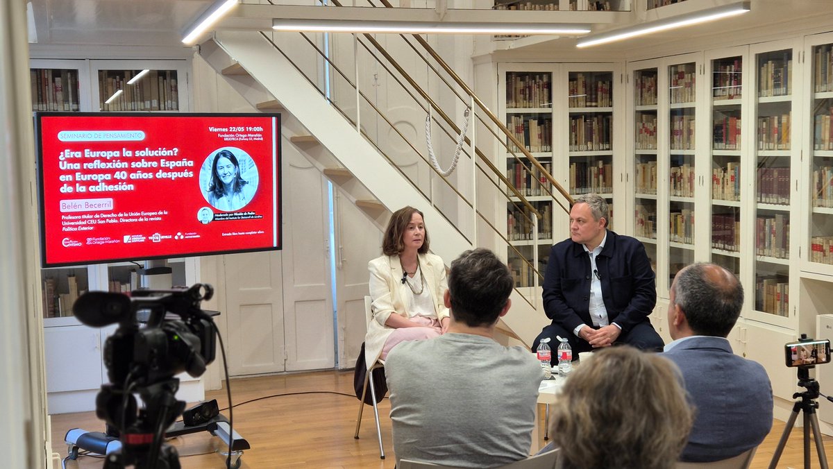 ClubTocqueville's tweet photo. 🔊PODCAST | Seminario "¿Era Europa la solución? Una reflexión sobre los 40 años de España en Europa", con @Belen_Becerril. Presentado por @nicolasdepedro. Junto a @CivismoF @fortegamaranon y @f_conversacion.    

👉iVoox: https://t.co/silFndgbgp https://t.co/FzlF1TJfTX