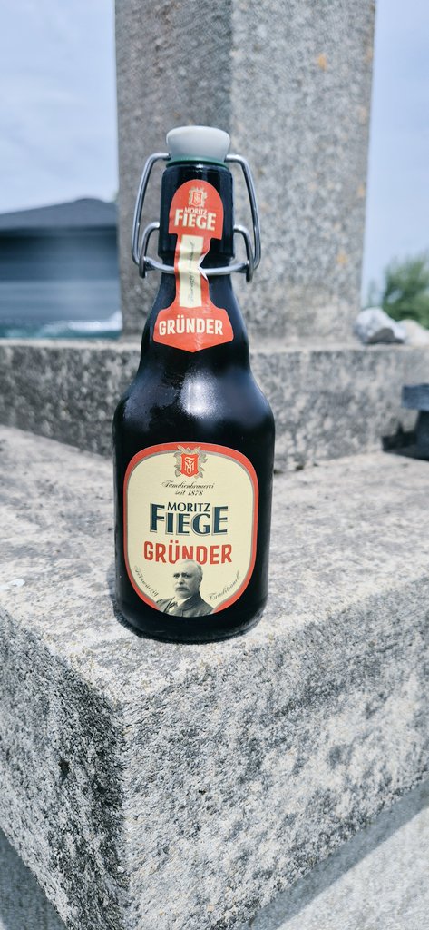 BorisB1972's tweet photo. Well, let's have a Moritz Fiege Gründer Bier! https://t.co/GR1SKxNf0Y