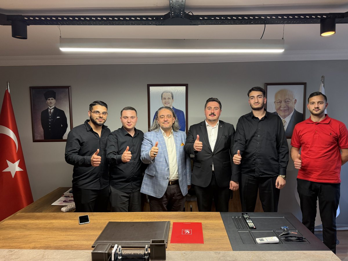 arikancemal's tweet photo. İl Gençlik Kolları Başkanlığı için  Muhammed Taha Çelenk Bey evraklarını Genel Merkez Gençlik Kolları Başkanımız Selçuk Efe Beye teslim ettiler
Kapsamlı istişareler sonucunda yapılan görevlendirmenin hayırlı olmasını temenni ederiz 
Allah cc kendisi ve ekibinin yar ve yardımcısı olsun 
Saatler zafere ayarlı