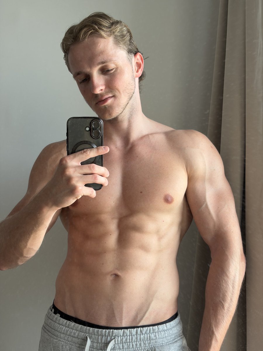 MasterChase88's tweet photo. Theres a lot for you to worhip
#findom #cashmaster #cashdrain #paypig #cashslave #muscleworship https://t.co/d7YcczyK6Y