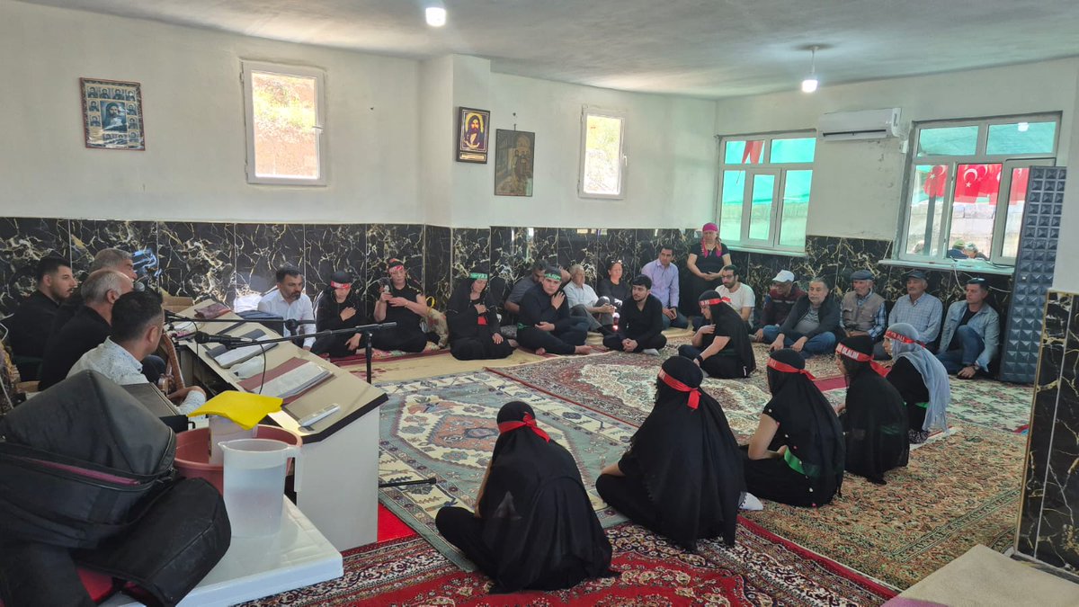 alevibektasibsk's tweet photo. “Birlikte dirlik vardır, muhabbet Hakk’tandır.”

📍Elazığ

Başkan Yardımcımız Sayın Hasan Ali Uzun ile Uzmanlarımızdan Sayın Hüseyin Erdoğan’ın katılımlarıyla, Baskil ilçesi Suyatağı (Kale) Köyü’nde düzenlenen 12. Sancaktar Abdulvahap Gazi’yi Anma, Yaşatma ve Cem Programı canlarımızın yoğun katılımıyla gerçekleştirildi.

Yol bir, canlar birlik, muhabbet daim ola..

#BirliğimizDirliğimizDaimOlsun