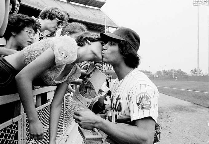 Jimfrombaseball's tweet photo. "I remember walking into that tiny locker room.
I was in total awe of the players.
Seaver, Koosman, Matlack, Buddy Harrelson.
Joe Torre took me under his wing.
Torre said:
“You come sit by me today at the end of the dugout.”
Lee Mazzilli.
The next day, in his just second career game, Mazzilli hit a three-run pinch hit home run!
"Girls used to come up to me and say:
"My sister loves you."
Now girls come up to me and say:
"My mother loves you."
Lee Mazzilli.