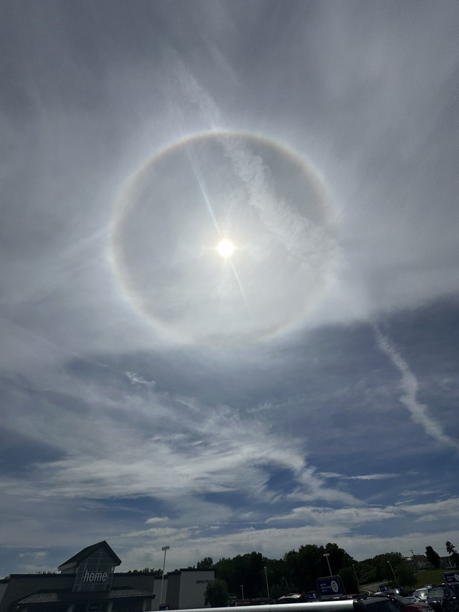 Michigan_Trader's tweet photo. Sun rings in the sky. We are in a dome! https://t.co/SM6x4L1NZD