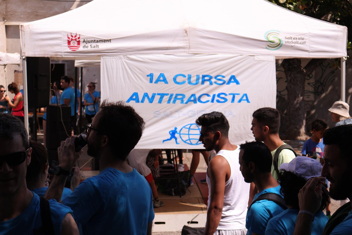 OJS_Girones's tweet photo. Avui hem estat participant de la 1a Cursa Antiracista de Salt i Girona que ha estat tot un èxit, amb la participació de més de 600 persones. 

Hem de continuar organitzant-nos per barrar el pas al feixisme i al racisme als nostres barris.

Contra el racisme, unitat de classe! https://t.co/UyYbIMEaeX