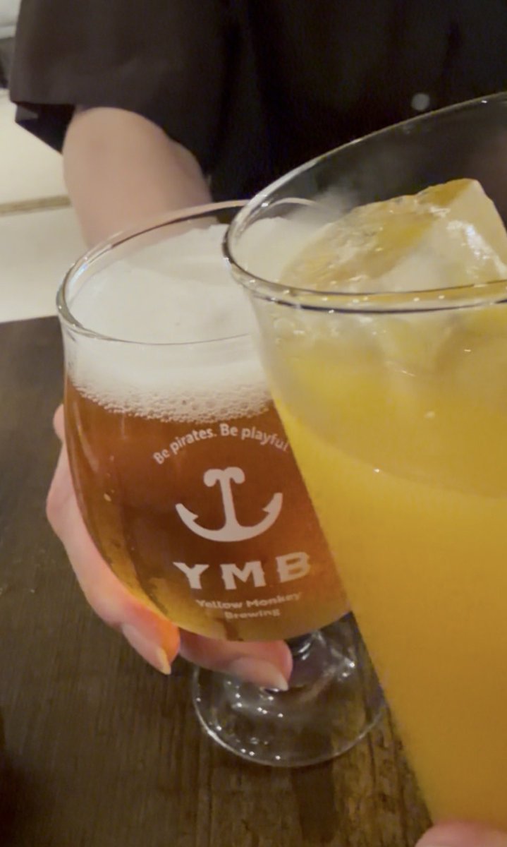 ROMEOTHEMONKEY's tweet photo. 満月の夜に、
Yellow Monkey Brewingで乾杯！

月を見上げて、
ビールを飲んで、
夜明けには口笛を吹いて
Moonlight Drive🚗
（わたしはノンアルです😅）

#YellowMonkeyBrewing
#YMB
#満月の夜
#THEYELLOWMONKEY https://t.co/TTiCuxGAHk