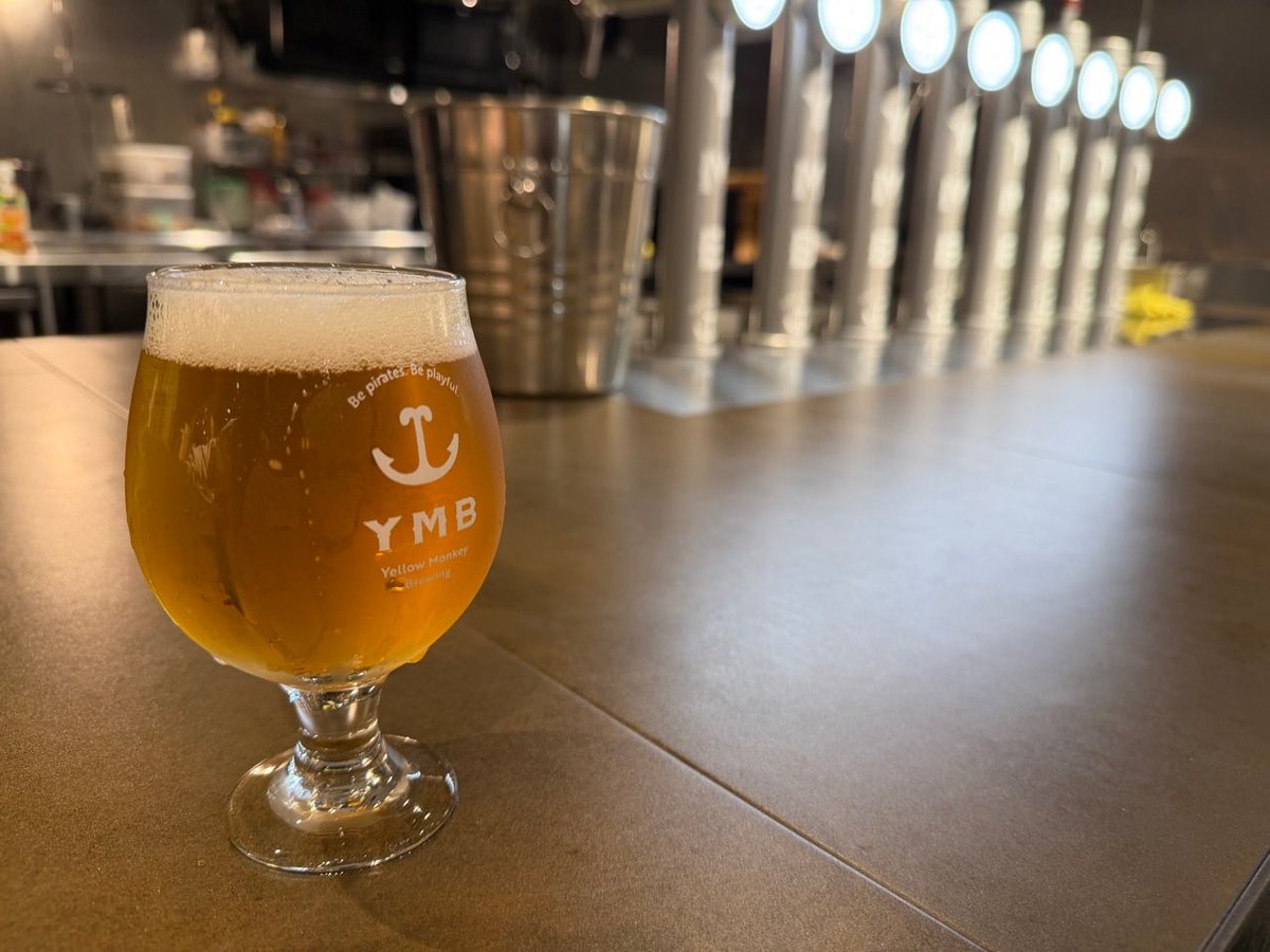 ROMEOTHEMONKEY's tweet photo. 満月の夜に、
Yellow Monkey Brewingで乾杯！

月を見上げて、
ビールを飲んで、
夜明けには口笛を吹いて
Moonlight Drive🚗
（わたしはノンアルです😅）

#YellowMonkeyBrewing
#YMB
#満月の夜
#THEYELLOWMONKEY https://t.co/TTiCuxGAHk