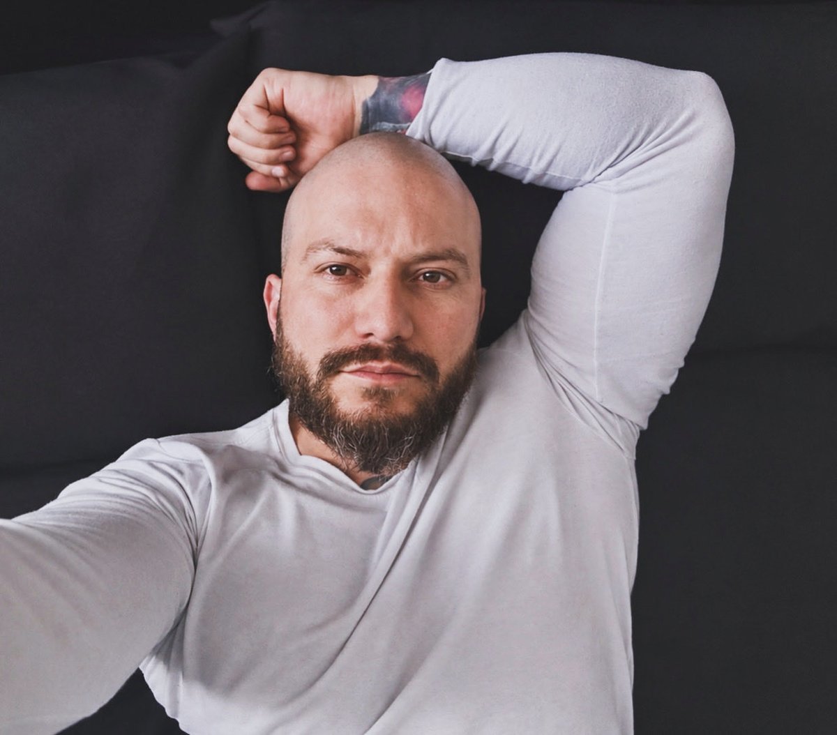 midnight_terap's tweet photo. Calm carries its own power.

And sometimes… it carries a few dangerous thoughts too.

The rest is inside the link 🔥

🖤
#OnlyFans #MaleModel #TattooedMen #BeardedMen #Selfie #MensStyle #Confidence #InBed #DarkAesthetic #AdultCreator https://t.co/gB2QsuAcZx