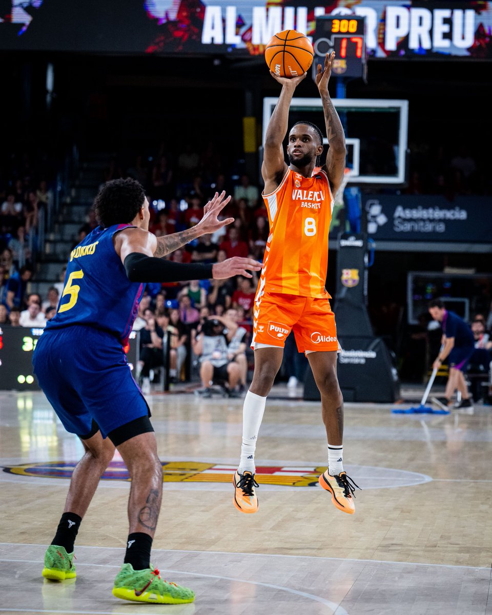 valenciabasket's tweet photo. 📰🗣️📷
Crónica, declas, radios...

🏆 J33 #LigaEndesa
🔵 @FCBbasket 77
🟠 @valenciabasket 102
🤝 @MGS_Seguros 

Cas 👉 Gran victoria en el Palau para acabar segundos la Liga Regular
https://t.co/utEIeGwmYI

Val 👉 Gran victòria al Palau per a acabar segons la Liga Regular
https://t.co/IJmC6zkmmy

Eng 👉 A resounding victory at the Palau to finish second in the Regular Season
https://t.co/S0bydzjz9A

📷 acb Photo / Victor Salgado