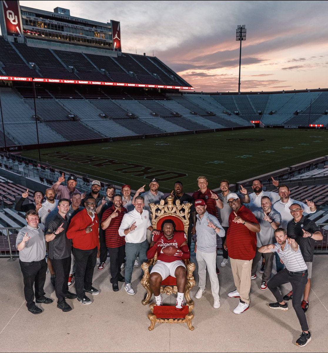 robertson_deven's tweet photo. Best is the STANDARD 🅾️UDNA27

B🅾️🅾️MER S🅾️🅾️NER 

@JimNagyOU @MiguelChavis65 @CoachToddBates @CoachVenables @COACHSTACE_ @OU_Football @JasonWitten https://t.co/u4EgfNj0Gt