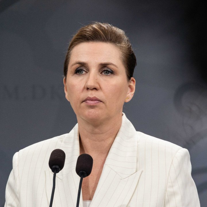 bosunatiklama's tweet photo. Danimarka Başbakanı Frederiksen: "Çocuğumu sosyal medyada yalnız bırakmaktansa sigara içmesini tercih ederdim.

Ama ben başbakanım, o yüzden bunu söylemeyeceğim." https://t.co/dV0si1AjMa