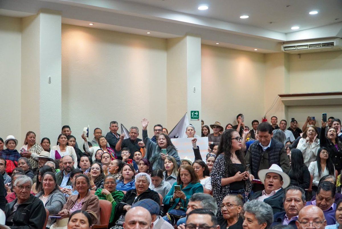 czamoramatute's tweet photo. 🥹 Ayer confirmé que todo esto vale la pena… al escucharles, mirarles a los ojos y sentir el cambio. ❤️💛

✨ Entendí cómo todo lo que hemos hecho han transformado vidas y han cambiado el rumbo de nuestra ciudad. Lo hicimos cumpliendo nuestra palabra, porque cuando algo se dice se cumple.

Trabajamos cada día para que la inversión llegue donde más se necesita: a los barrios, las parroquias rurales, los emprendedores, los jóvenes, las mujeres, adultos mayores y las familias que durante años esperaban ser escuchadas.

Gracias por creer, por acompañar y por ser parte de esta transformación. ¡Somos el cambio que debe seguir con #AmorPorCuenca! ❤️💛