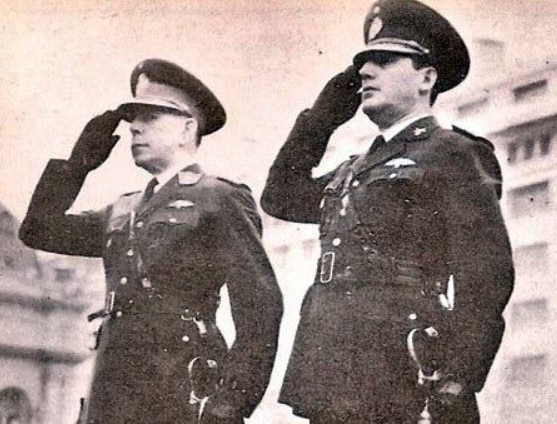 Tv_Libertaria's tweet photo. 🪖 Cuando los K te digan "Perón puso el AGUINALDO, recordales que fue durante el Gobierno MILITAR de Farrell en 1945, gobierno MILITAR que Perón integraba.

✅(Sí, porque a veces se lo olvidan, era MILICO, dejo foto de ambos) https://t.co/ZjiejanITV