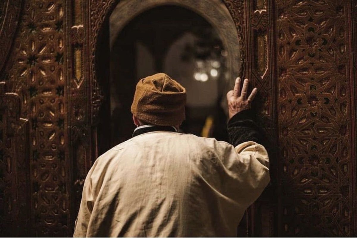 abo3ghazi123's tweet photo. "مَن لَاذَ بِاللهِ إنَّ اللهَ يُسعِـدُهُ
يُنسِيهِ هَمًّا وكَربًا طَالَ أو حَزَنَا" https://t.co/htOownlPZH