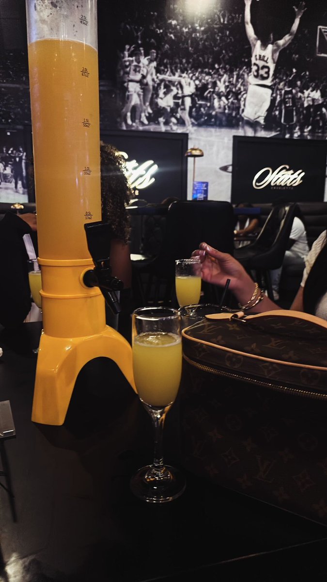 Marsades__'s tweet photo. sundays are for brunchin 🥂💛 https://t.co/SqEr5QPG7b