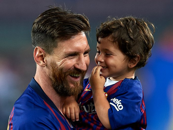 FootbalTimelyn's tweet photo. Lionel Messi 🗣️' My son Matteo is a Arsenal fan , whenever I'm training with him in my yard he tells me: I'm Arsenal, I'm a Gooner, We're Number 1 in the Premier League, I'll beat you 3-0 .... Bukayo Saka is his favourite player"! https://t.co/IjKNgI95B6