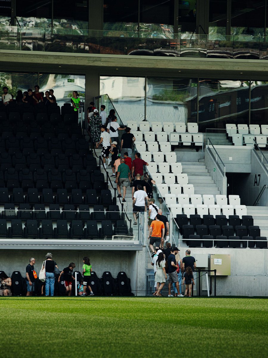 FCLugano1908's tweet photo. GRAZIE 🤍🖤

La AIL Arena ha finalmente aperto le sue porte e voi eravate lì con noi. Grazie per aver condiviso questo giorno speciale.

Da oggi inizia una nuova pagina della nostra storia, non vediamo l’ora di rivedervi tutti! 

#noibianconeri #fclugano #lug https://t.co/9eaCRfNSIW