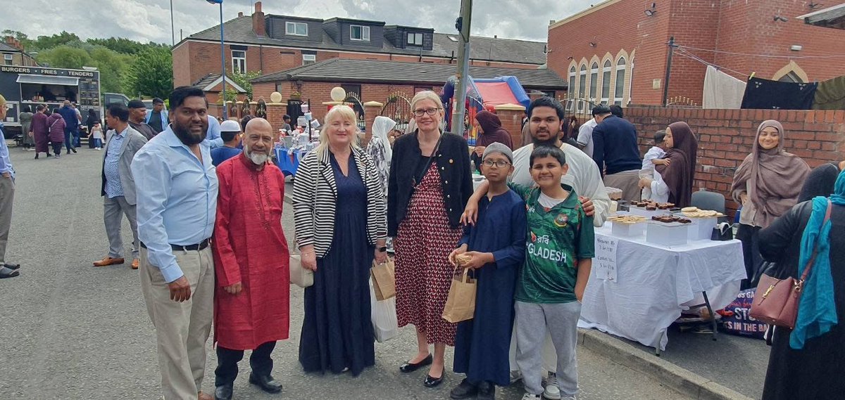 LScott28's tweet photo. Enjoyed attending the BACP Rochdale Family Fun Day today with fellow DL @TarranRebecca and the Mayor and Mayoress of Rochdale. A fantastic community event celebrating Bangla New Year, with great food, activities and volunteers. The samosas &amp; cookies were delicious.@gmlo https://t.co/0p0HankKSN