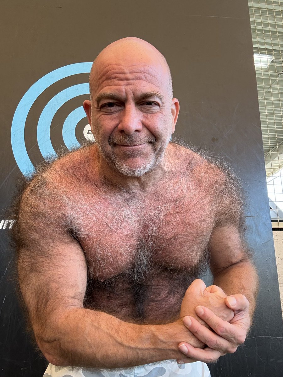 I’m Alan & Im hairy tweet media