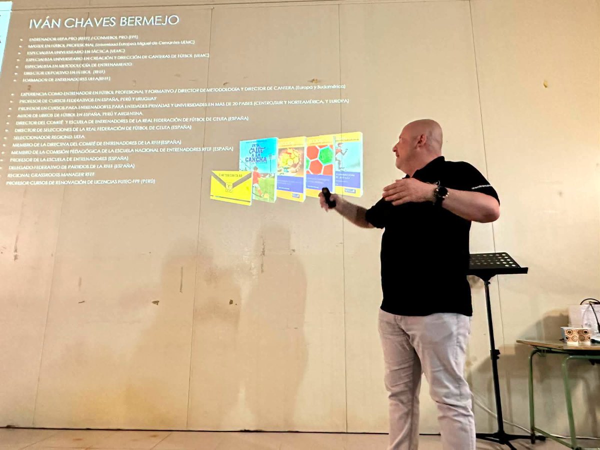 RFAF_CE's tweet photo. Jornada | Actualización | Reciclaje | @RFAF_Cadiz

✅️ Los Barrios @AytoLosBarrios | Entrenadores de la provincia de Cádiz

⚽️ Éxito de acogida y participación

👋 Gracias al Ayuntamiento de Los Barrios, a los asistentes y a los ponentes

Fotos : @RFAF_Cadiz 

#TrabajoEnEquipo https://t.co/ieug8FNnEj