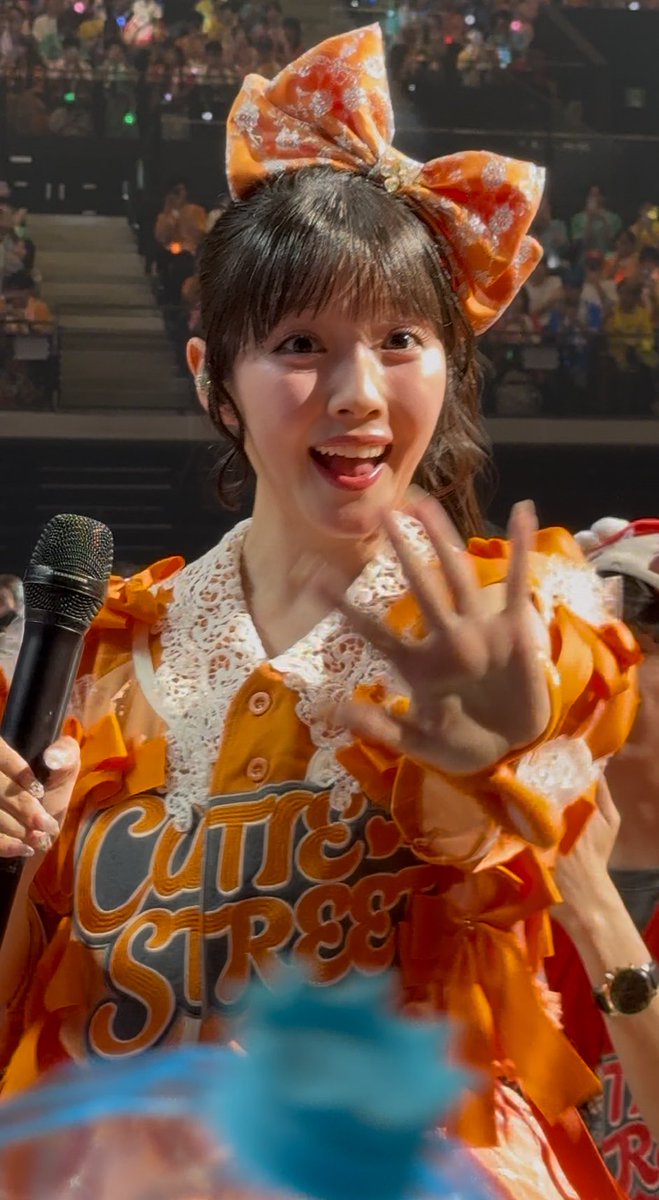 pi_____31's tweet photo. えみる近く通ったうれしい！んであやのちゃんちっちゃい子に対する笑顔がクシャッとしてメロすぎたファンサの流れ弾もらったありがとう https://t.co/BbfZxJmItN