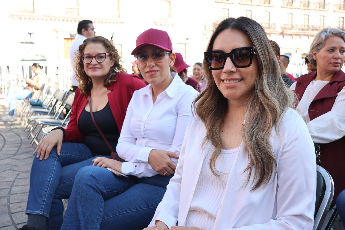 RuthAnglicaCon1's tweet photo. Ya estamos en Plaza de Armas, listos para acompañar a nuestra Presidenta @Claudiasheiny al Gobernador @DavidMonrealA.

Desde Zacatecas seguimos construyendo el segundo piso de la transformación, con unidad, compromiso y trabajo por el bienestar de nuestro pueblo. https://t.co/SxzdQ4qxt0