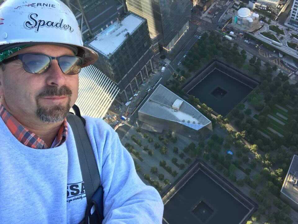 4WTC's tweet photo. Today is #NationalSmileDay and we're quite happy to show off these epic pictures sent to us by Ernie Spader who has quite the office view, and certainly knows how to smile on the job!

Thanks for keeping the buildings looking their best! https://t.co/Px7nxtESWB