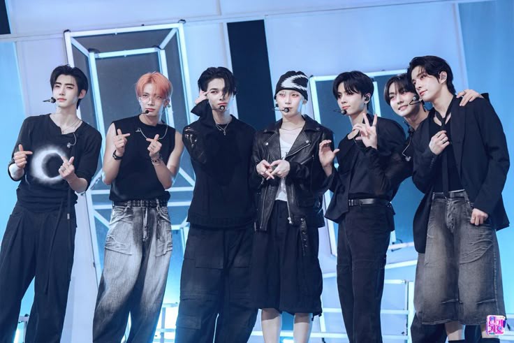 victoria 𑣿 tweet media