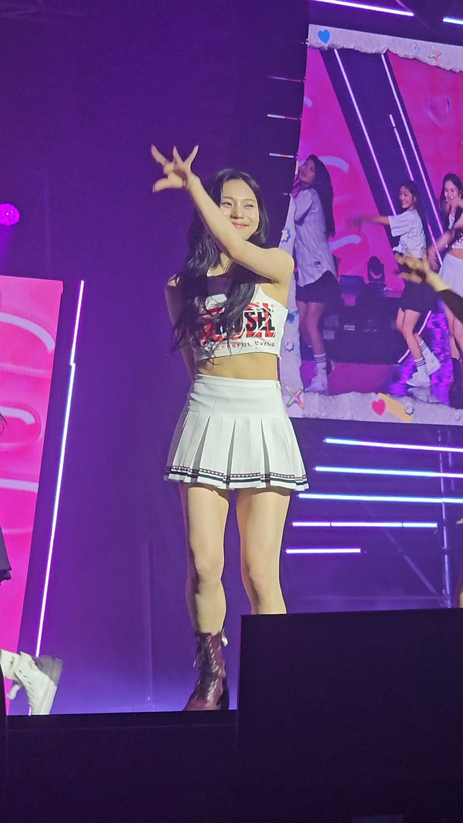 finky0611's tweet photo. 비비지 첫콘이 벌써 2년전이네🥹 https://t.co/c1kLQGO3w7