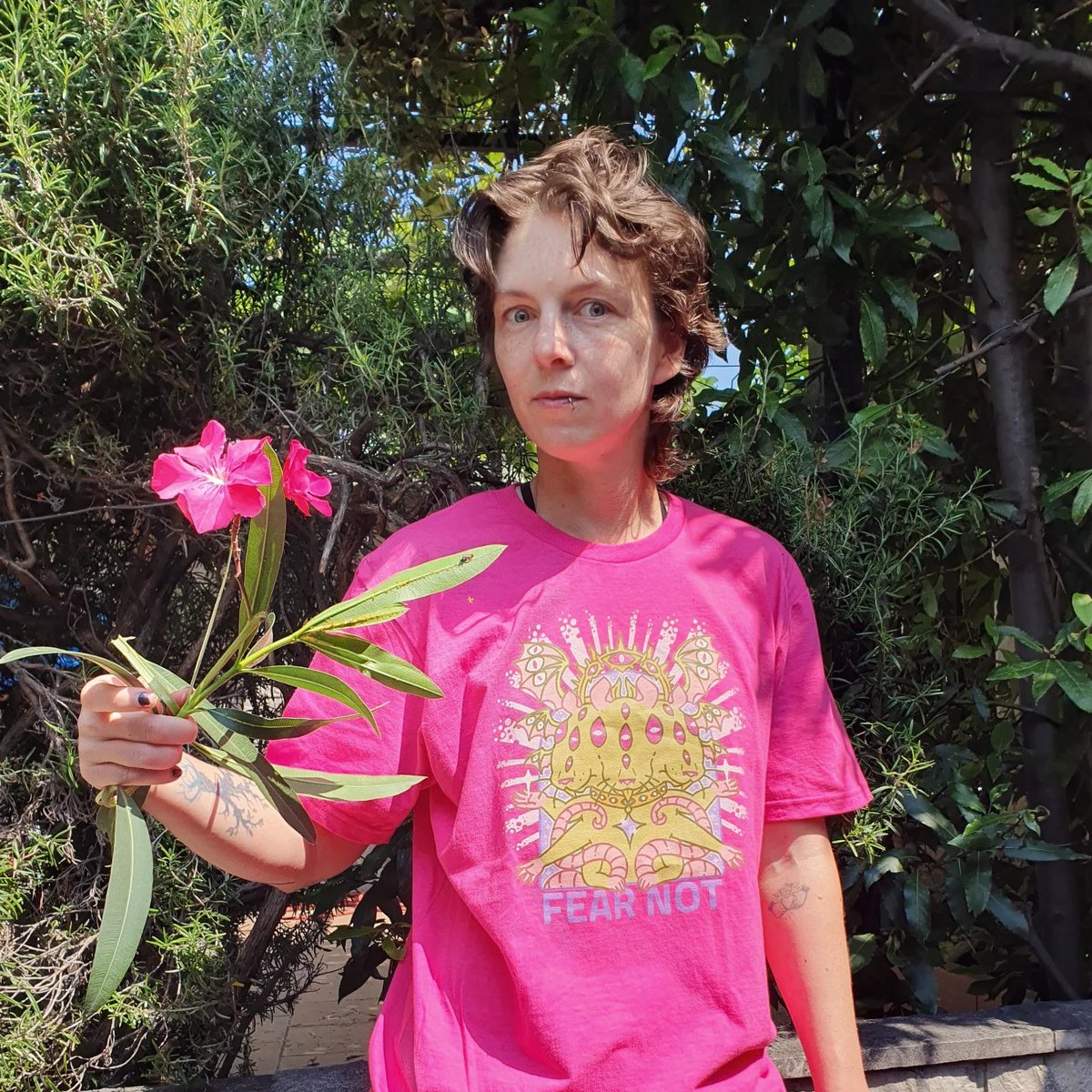 GrrreenRat's tweet photo. FEAR NOT?! Maybe fear a little, oleander is extremely toxic. Twas a long wait but I finally got my hot pink shirt... although I tested it on bubblegum pink aswell for the con and I might actually prefer it...? What do ye think? 

https://t.co/PyhTw1HTvD https://t.co/NXqNUzeuQx