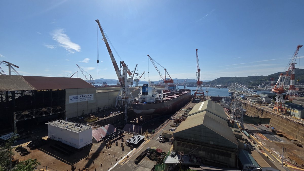 mask303's tweet photo. 軍港の街、戦艦大和のふるさと、呉は、海と山に囲まれ、郷土愛に溢れたすばらしい街でした。帰りの空港で出会った人が「まだ帰りたくない！」と言っていたのがよくわかります。名物細うどんもお好み焼きも冷麺もおいしかった…！皆さんもぜひ呉へ…！ #ingress #kure https://t.co/yVzc1b4CBV