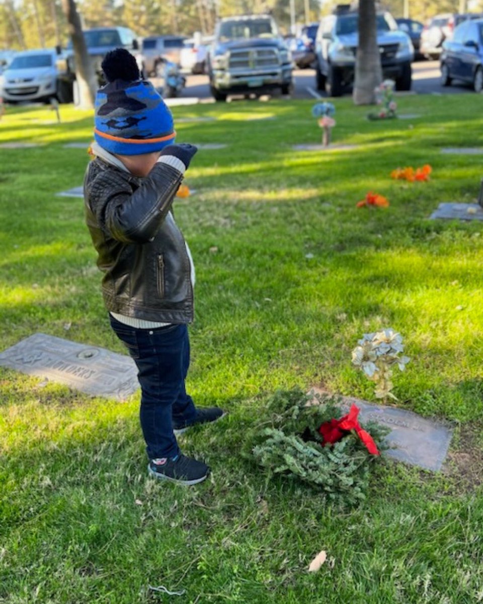 WreathsAcross's tweet photo. A salute to an American hero. https://t.co/7cmkfFBvDO