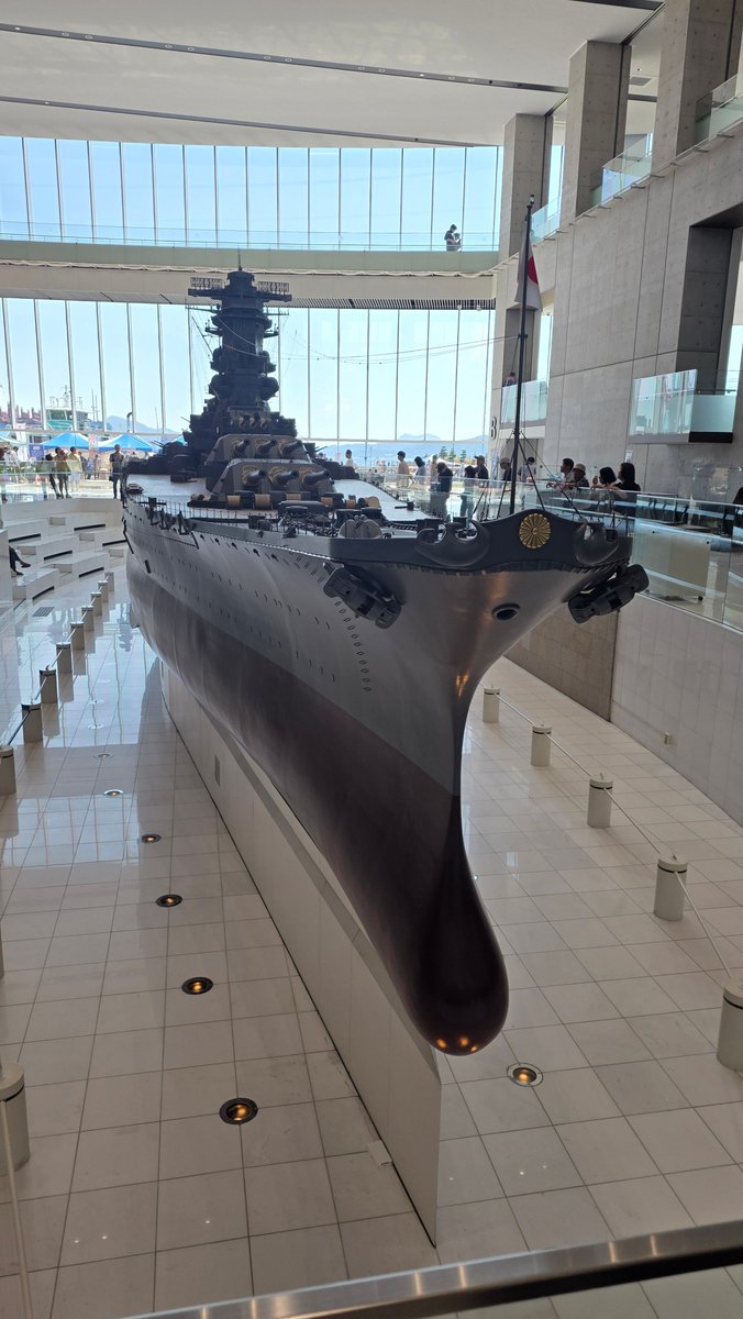 mask303's tweet photo. 軍港の街、戦艦大和のふるさと、呉は、海と山に囲まれ、郷土愛に溢れたすばらしい街でした。帰りの空港で出会った人が「まだ帰りたくない！」と言っていたのがよくわかります。名物細うどんもお好み焼きも冷麺もおいしかった…！皆さんもぜひ呉へ…！ #ingress #kure https://t.co/yVzc1b4CBV