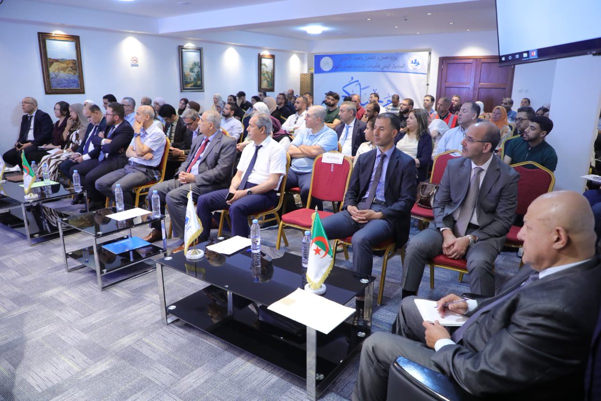 Cnas_DG's tweet photo. تم اليوم الاحد 31 ماي، على مستوى قاعة المحاضرات بمركز الدفع 126 ديدوش مراد، تنظيم يوم دراسي بحضور إطارات عن الوزارة الوصية، إطارات عن الهيئات المشاركة، أرباب العمل، ممثلي المؤسسات الاقتصادية، والشركاء الاجتماعيين  وممثلي مختلف القطاعات المعنية بصحة وسلامة العمال. https://t.co/x0ght4ZHuz