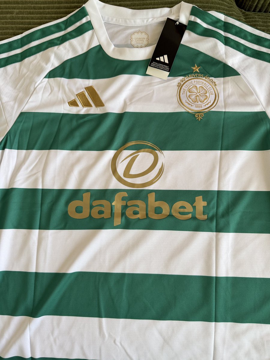 DetroitCSC's tweet photo. it’s here, and it’s beautiful. thank you DHgate. still not another penny tiocfaidh ár lá 🍀 https://t.co/p9nkZPFoeB