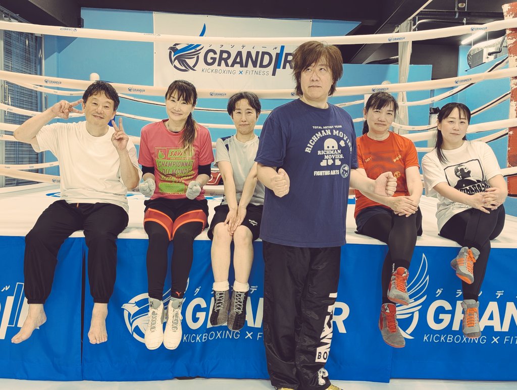 Yupin149's tweet photo. 5月最後の日曜はハヤト丸先生のアクション教室でした!今回跳んだりステップも多めで終わってから脚ダルッダルですが楽しかった✨️
第5回は7月の予定ですぜひぜひ🤸
#RMFA #格闘技初心者 #アクション #映画 #アクション映画 #初心者教室 #池袋 #アクション体験 #RMFA格闘技 #グランディール池袋ジム https://t.co/eja0RWwdRa