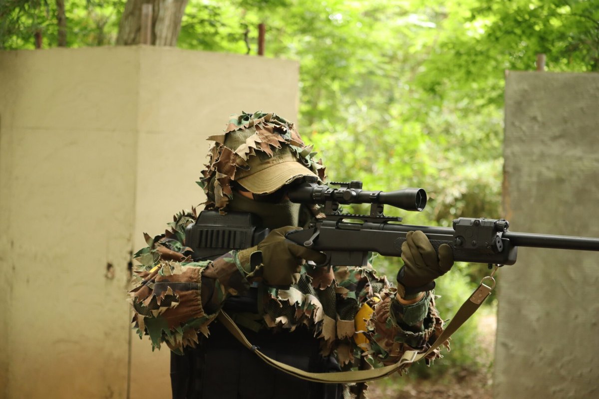 Akastuki127's tweet photo. 今日は午前だけサバゲーやったよー
前買ったm40を実戦投入したけど
やーさすがマルイ性能は申し分ない
まっすぐ飛ぶわ
あと、スナイパーってことでハーフギリー着たけど迷彩効果結構効いててビックリした！
で、午後は友達と色んなところって最後はカラオケに行ったよー
今日1日楽しかったー https://t.co/lfL2V3g90R