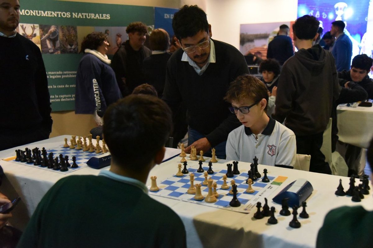 PedroCtes2025's tweet photo. “Ajedrez Educativo Jóvenes por la Paz” es un torneo que promueve a traves del #ajedrez la educación integral, la convivencia y el desarrollo cognitivo y social. El vicegobernador @PedroBraillardP asistió a la Gran Final en Casa Iberá para la premiación de la Escuela Saint Patrick https://t.co/0xxWNVd7XC