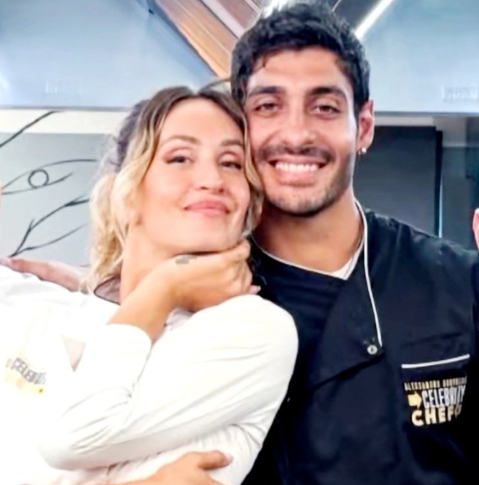 2Danix's tweet photo. Nella vita ci sono cose più importanti che dare pazzia e follia con alcuni tweet che leggo. Pensate a godervi la salute ringraziate ciò che avete che in un attimo l'equilibrio si può spezzare.
Se vi piacciono seguite J e H altrimenti siete liberi di andare altrove💛
#helevier https://t.co/L3H2ViJFLn