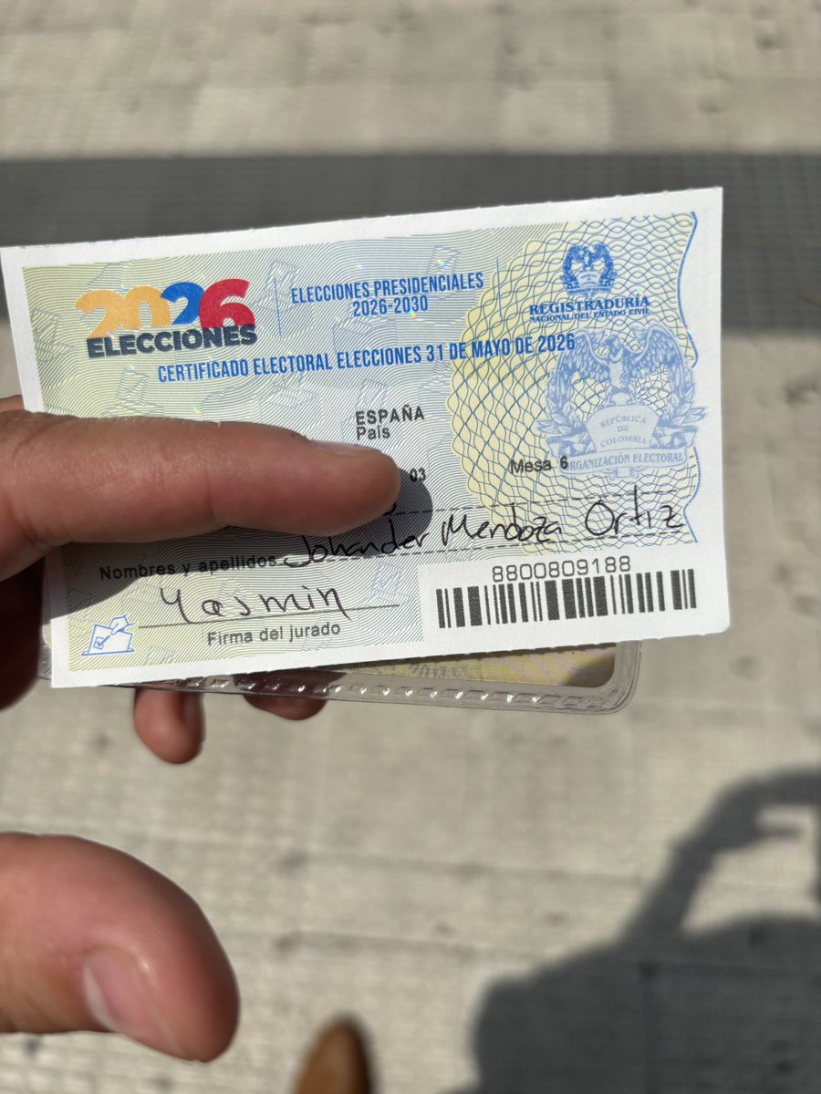 johandersm's tweet photo. Cumpliendo 🇨🇴✅ 
#colombiadecide #ColombianosEnElExterior https://t.co/TLYA8Aq51L