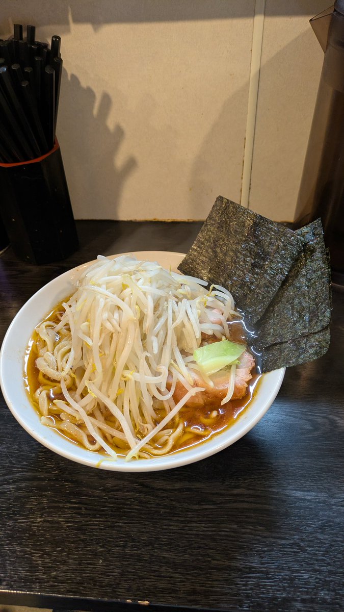 liendady's tweet photo. 小ラーメン＋カレー　豚星。
またこれ？！って声は聞こえてません（笑）
２０日ぶりの豚星。はやっぱりこれを。
ワクワクさんの安定の麺上げからの、いこいくんの盛り付け。様になってきました
麺は少なくてもチャーシューが大きければ良いのです（笑）
次は朝一の非乳化てカレーだな！塩なら尚良し！ https://t.co/0n4zaUc3vB