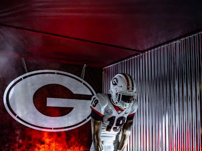 treshields19's tweet photo. 1000000% commited to UGA 🖤❤️🐶
#agtg #godawgs @michaelperry019 @__tyler45 @CoachColey https://t.co/4MBta6RNph