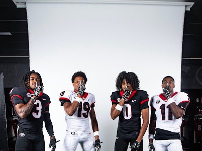 treshields19's tweet photo. 1000000% commited to UGA 🖤❤️🐶
#agtg #godawgs @michaelperry019 @__tyler45 @CoachColey https://t.co/4MBta6RNph