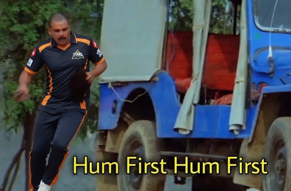 byomkesbakshy's tweet photo. ( Point Of View ) Jab GT Batsman Ko RCB ko Wicket Dene ho 
#RCBvsGT #IPLFinal https://t.co/zDfD2DpxBe