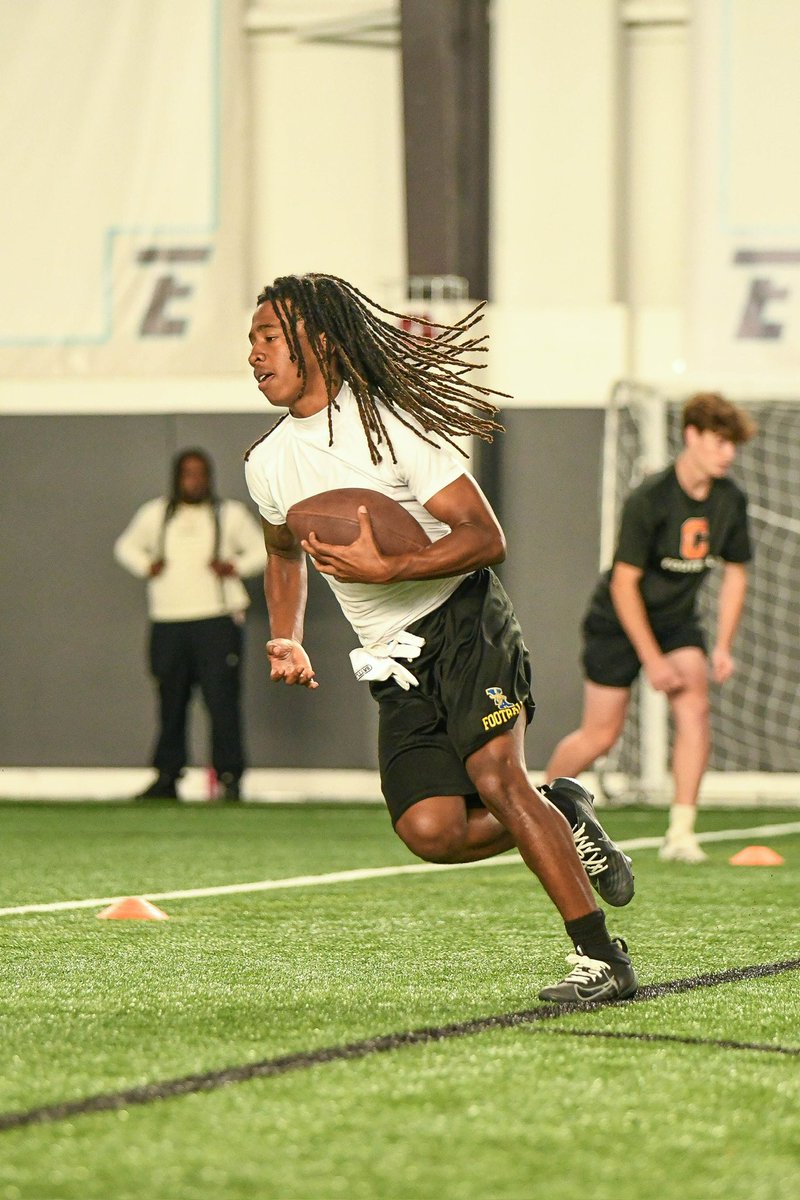 Maki5k's tweet photo. I will be attending the Nicholls Football Mega Prospect Camp today.  @Nicholls_FB @CAMP_HARDY @LAvsAllYall @PrepRedzoneLA @BCSLOUISIANA @VealCoach @Talkin_BallLA @lawson_beavers #YACS https://t.co/SlXfqDcqMY
