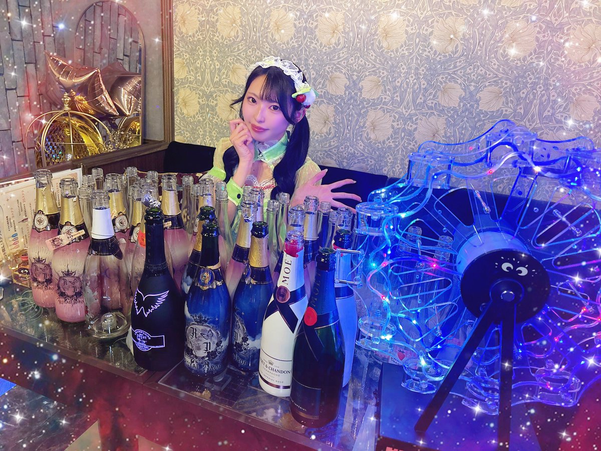 RoyalDrop_maid's tweet photo. 5月後半もたくさんのご登校とぽん🍾🥂ありがとうございました🎠✨✨

5月のステラ発表もお楽しみに...💫

明日も17時から開校です🏰❣️お待ちしております🫧
#秋葉原 #コンカフェ #魔法学校 https://t.co/oW3OQQRnGD