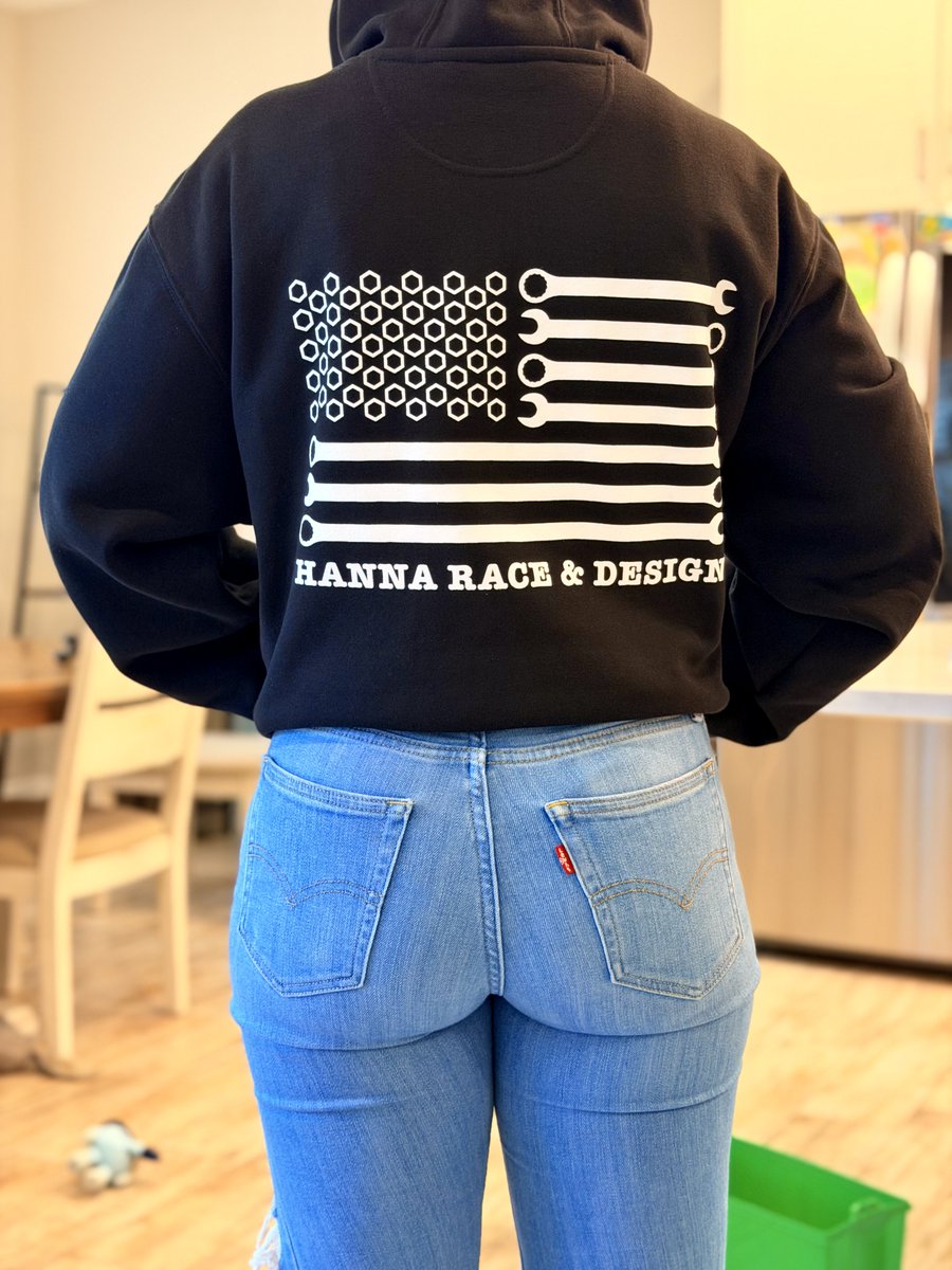 RaptorBroz's tweet photo. Wife stole the new Hanna Race & Design Carhartt hoodie and she’s not giving it back 😂

Not only do they build some of the sickest Raptors out there, their merch is pretty dope too.

At this point my whole closet looks like it’s sponsored by the pits at KOH.

Who else’s wardrobe is mostly race truck merch?

#FordRaptor #RaptorNation #HannaRaceAndDesign