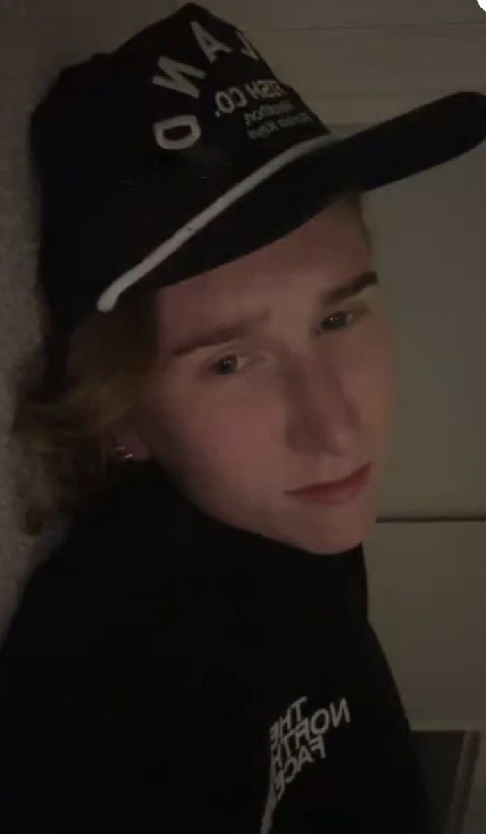 rwfiv's tweet photo. KatieB is the most handsome guy on Twitch, i see no lie https://t.co/B1Dbbg5hiC